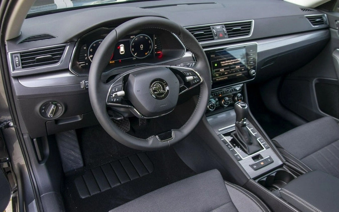 Skoda Superb cena 181700 przebieg: 5, rok produkcji 2024 z Pakość małe 326
